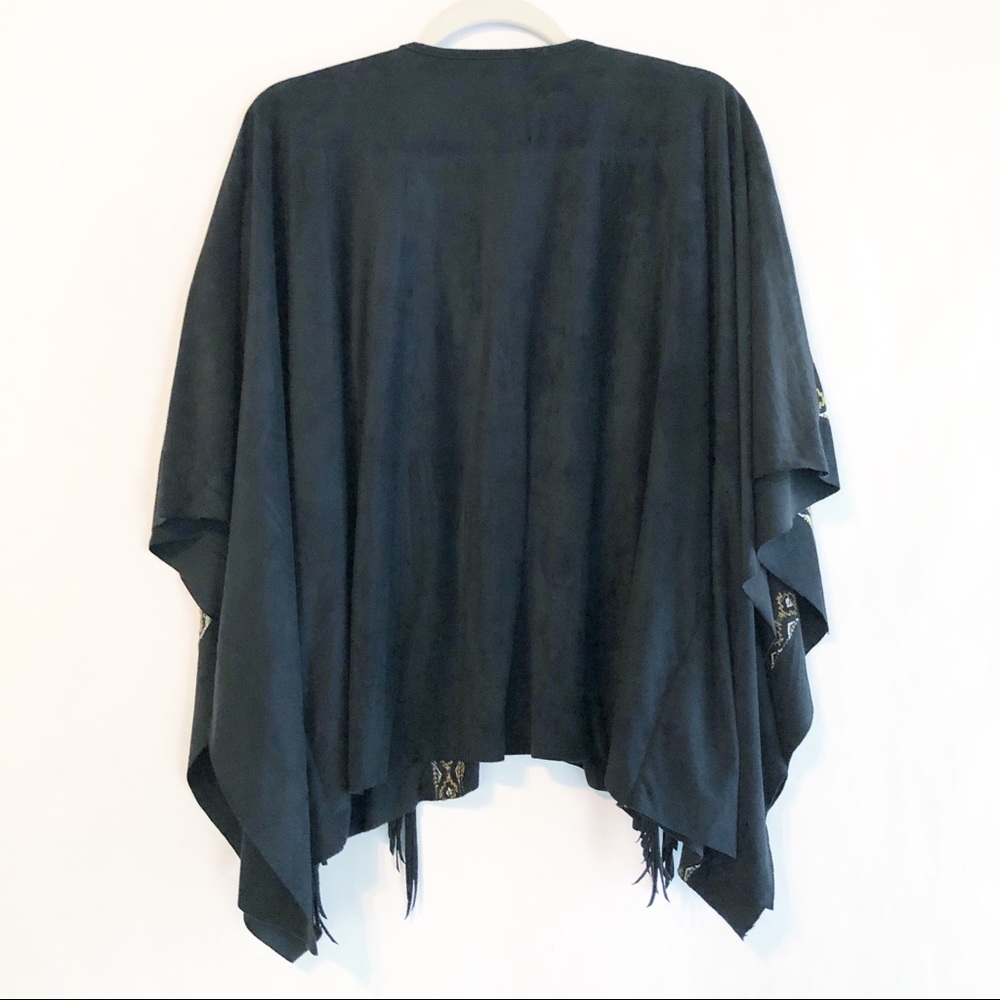 Laurie & Joe Fringe Embroidered Pocahontas Top - Picture 8 of 9